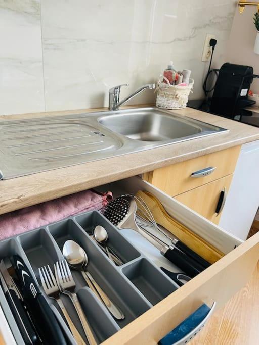 Charmant Petit Appartement. لييج المظهر الخارجي الصورة